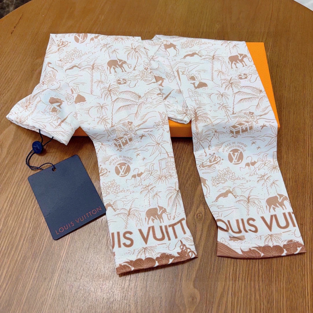 Minimalist Louis Vuitton Ice Silk Sleeves 264957
