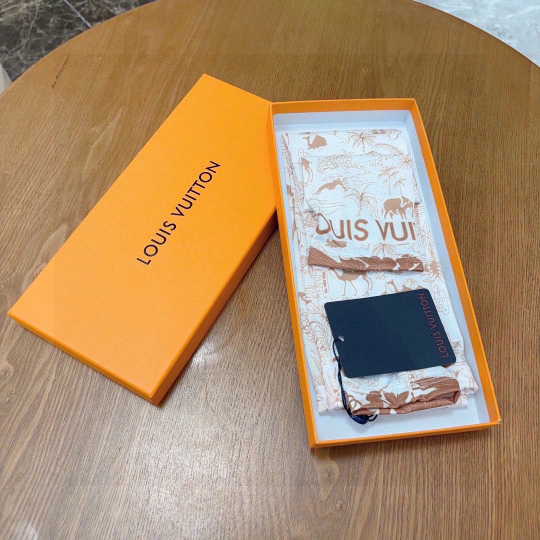 Minimalist Louis Vuitton Ice Silk Sleeves 264957