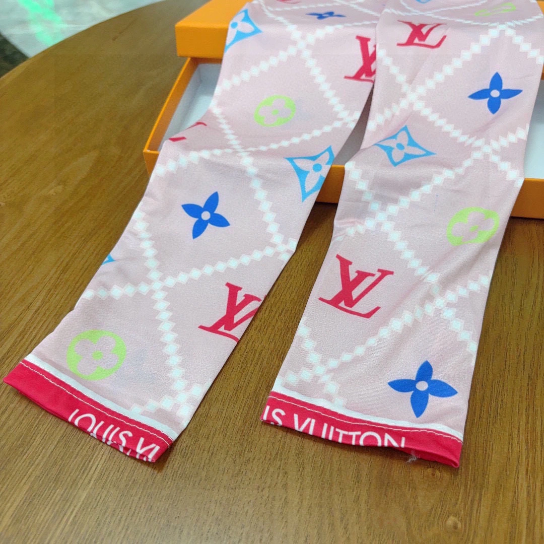 Vibrant Louis Vuitton Ice Silk Sleeves 264935