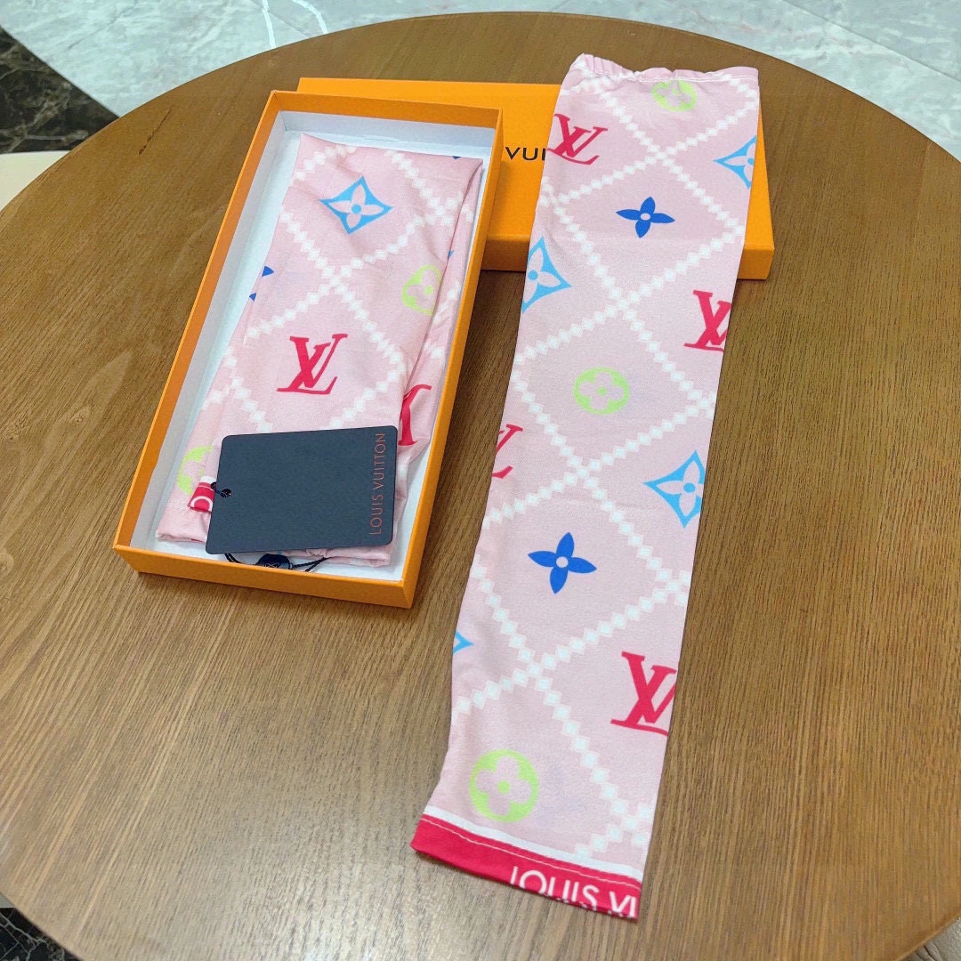 Vibrant Louis Vuitton Ice Silk Sleeves 264935