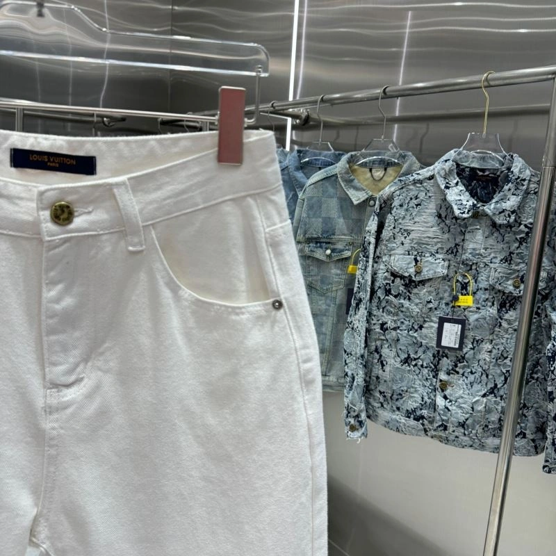 Compact Louis Vuitton Jeans 132144