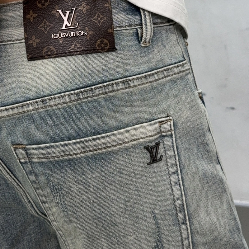 WaterResistant Louis Vuitton Jeans 132103