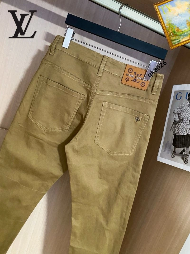 Unisex Louis Vuitton Jeans 132069