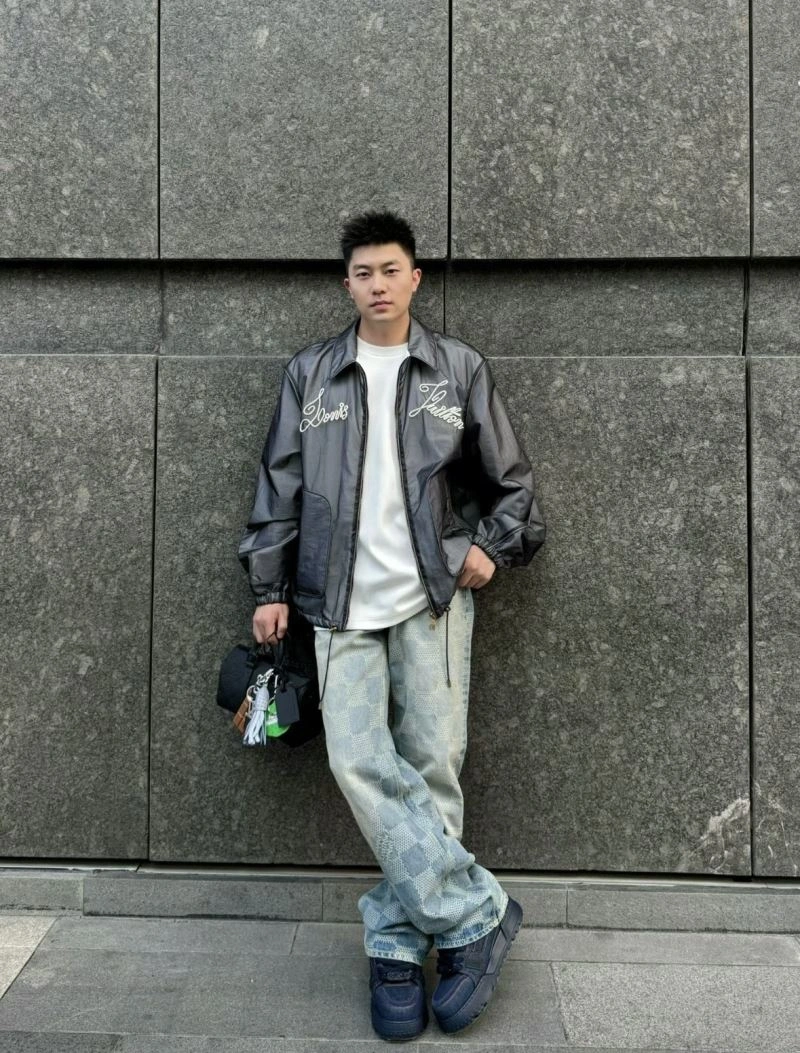 Sleek Louis Vuitton Jeans 138757