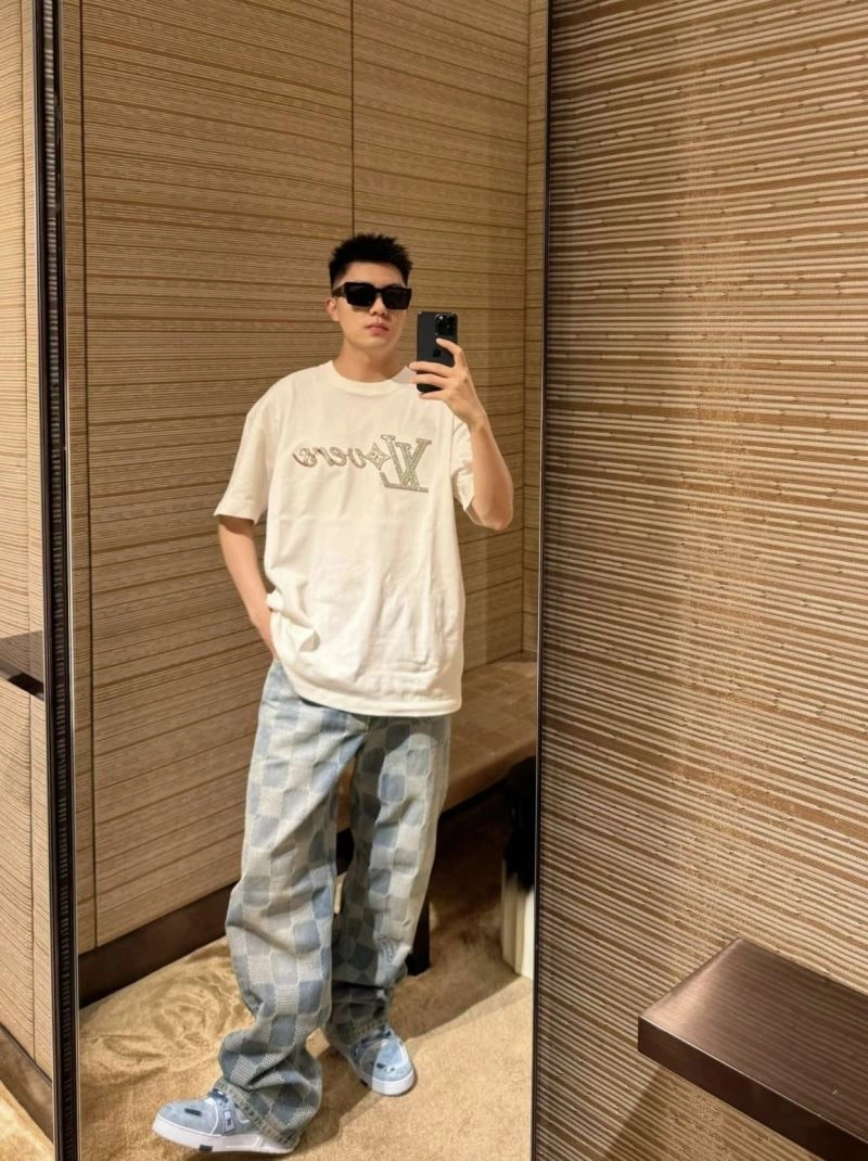 Sleek Louis Vuitton Jeans 138757