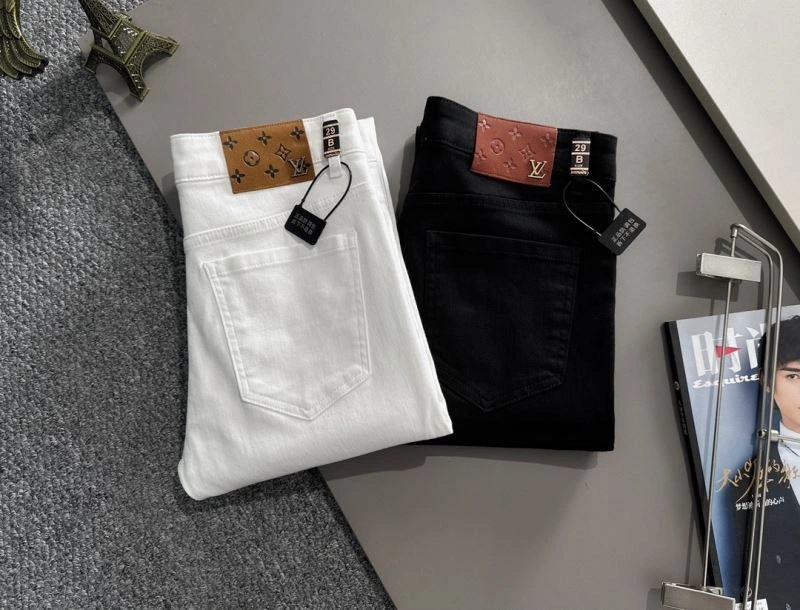 Seasonal Louis Vuitton Jeans 138720