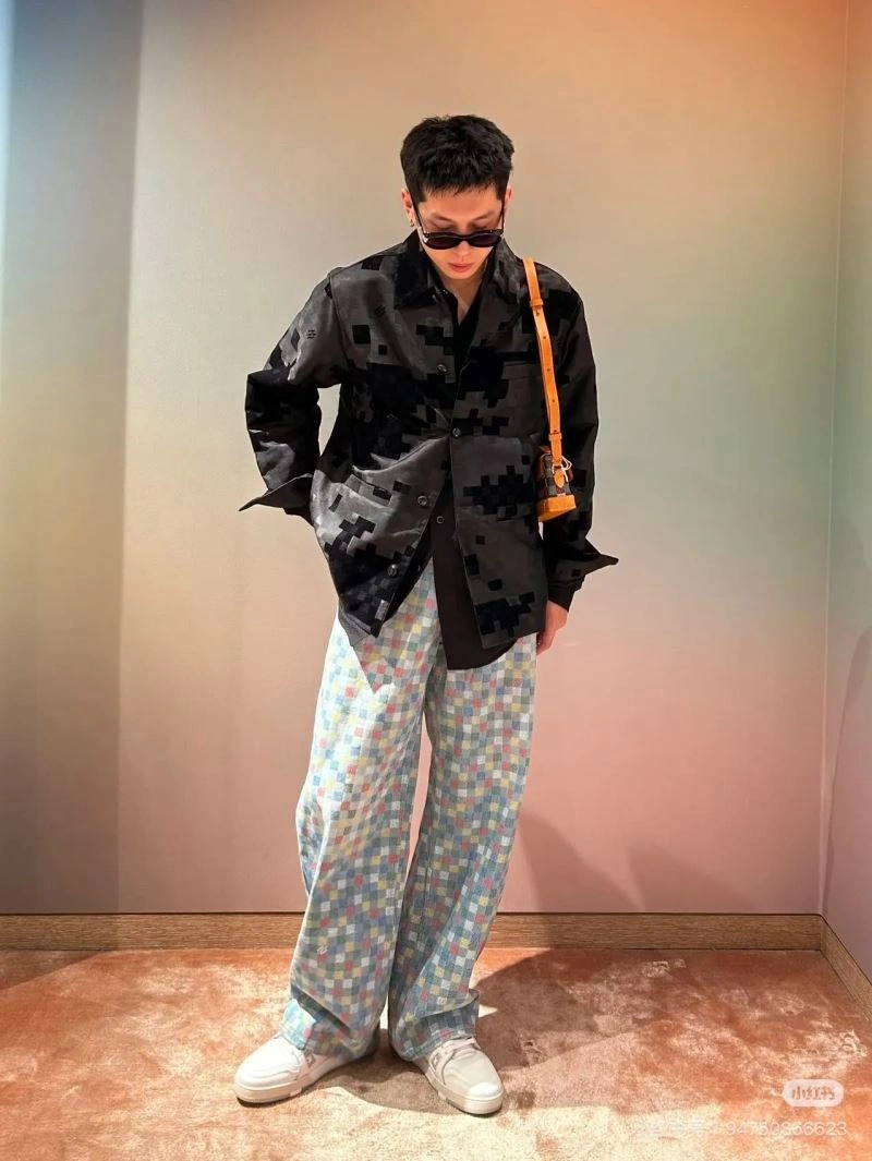 Unisex Louis Vuitton Jeans 138716