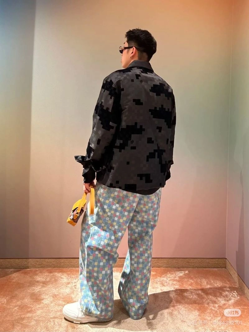 Unisex Louis Vuitton Jeans 138716