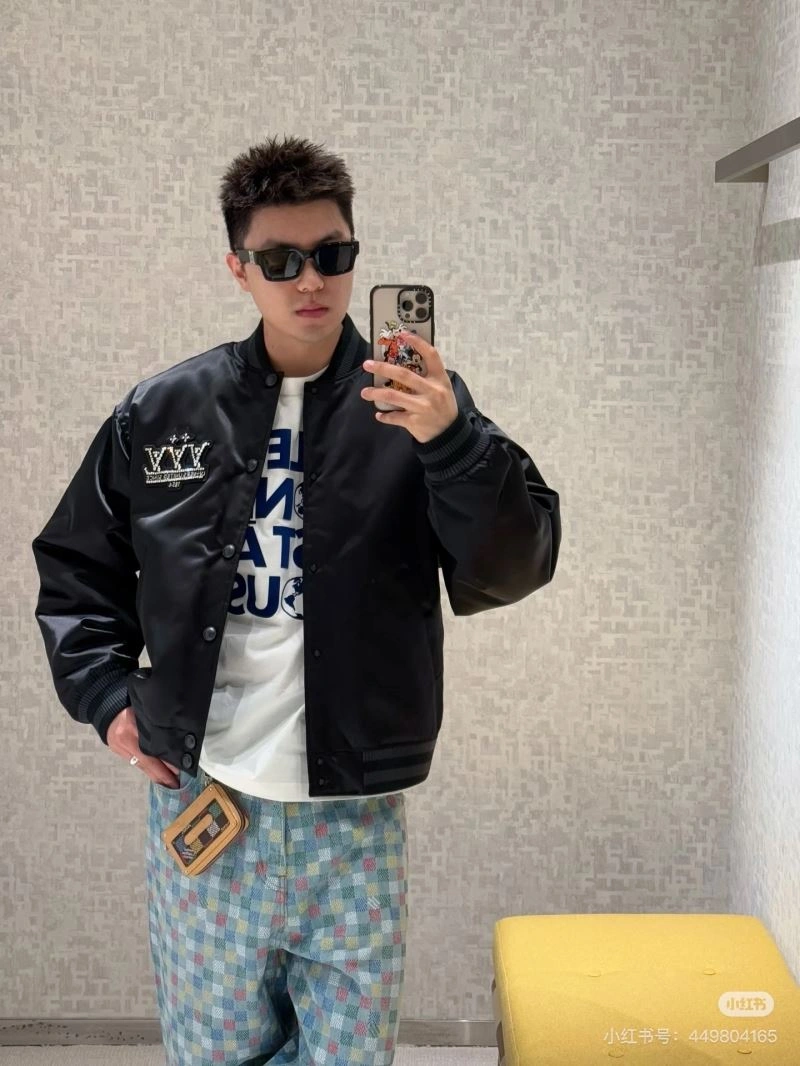 Unisex Louis Vuitton Jeans 138716
