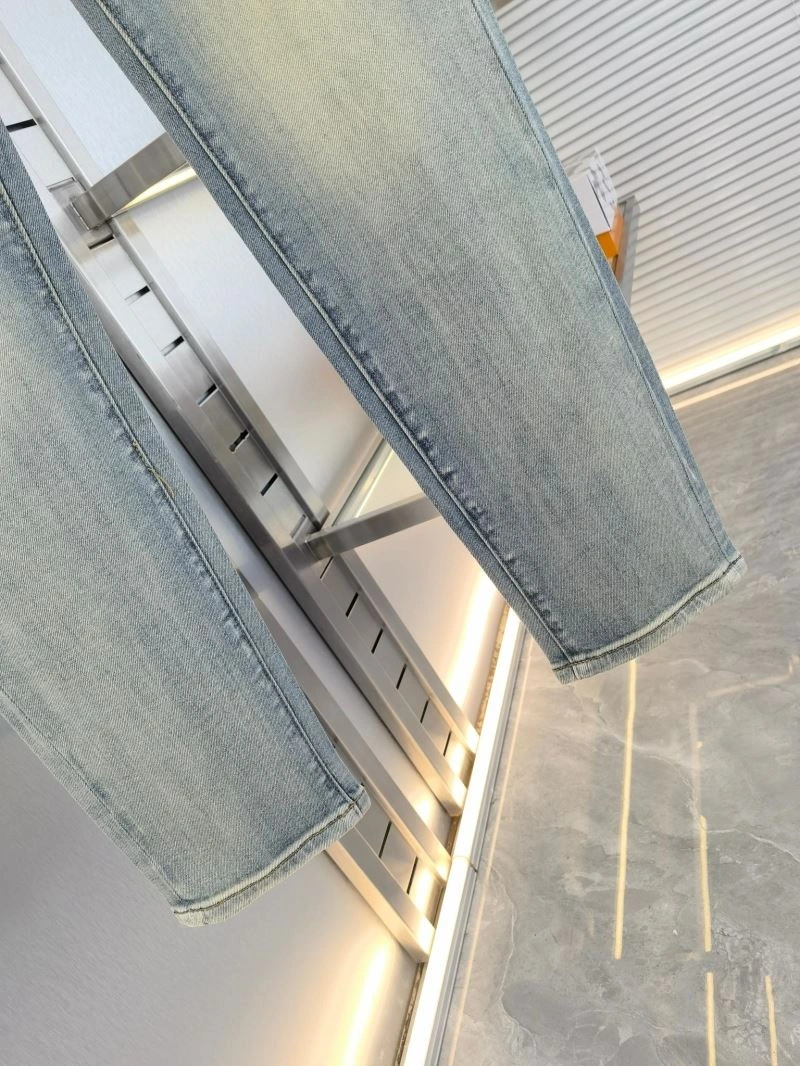 Breathable Louis Vuitton Jeans 137918