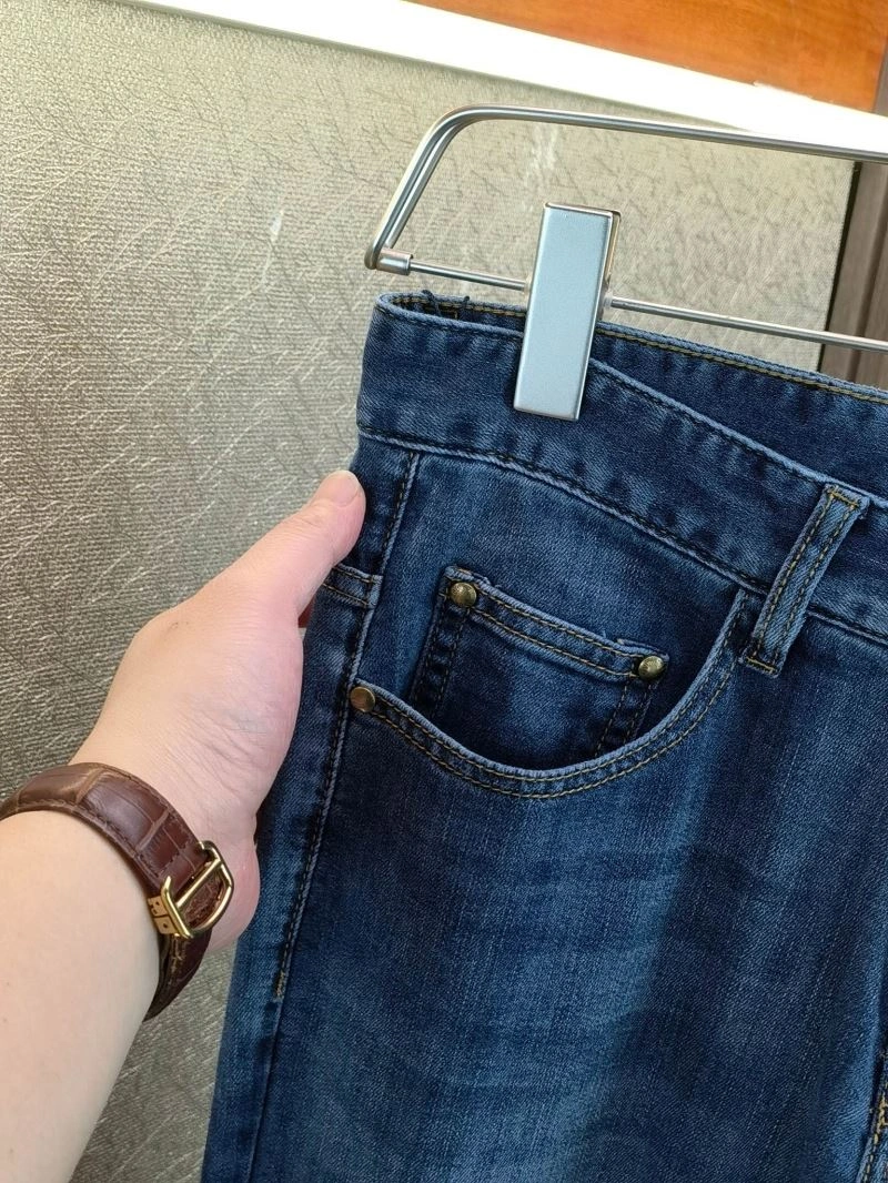 ModernLook Louis Vuitton Jeans 137901