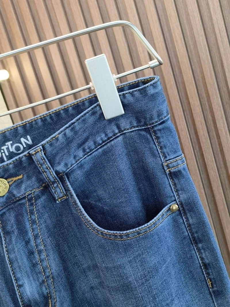 ModernLook Louis Vuitton Jeans 137901