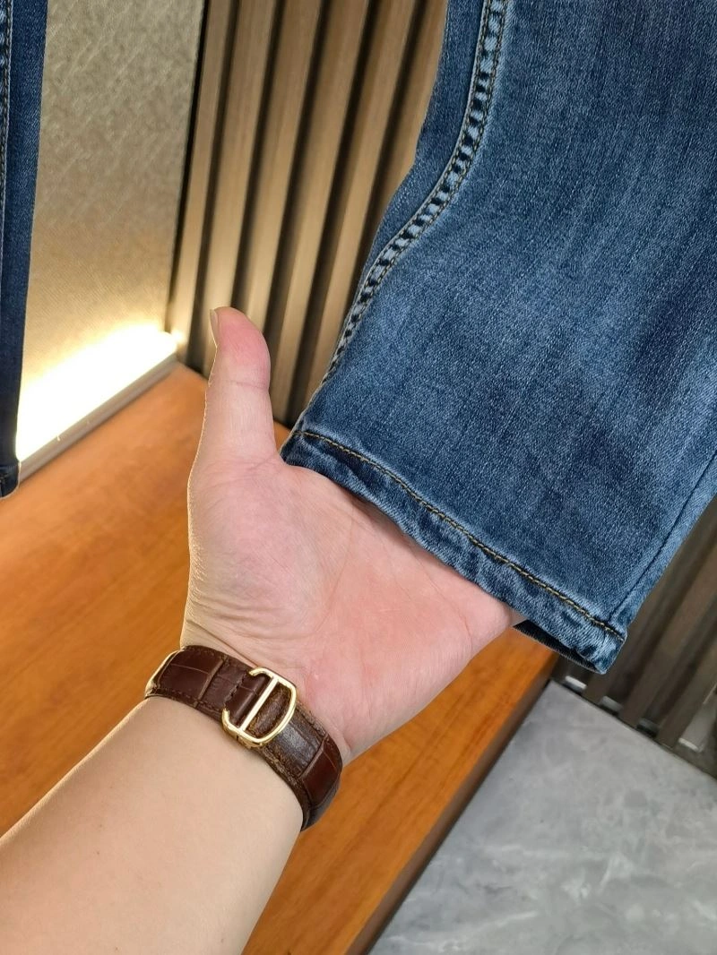 ModernLook Louis Vuitton Jeans 137901