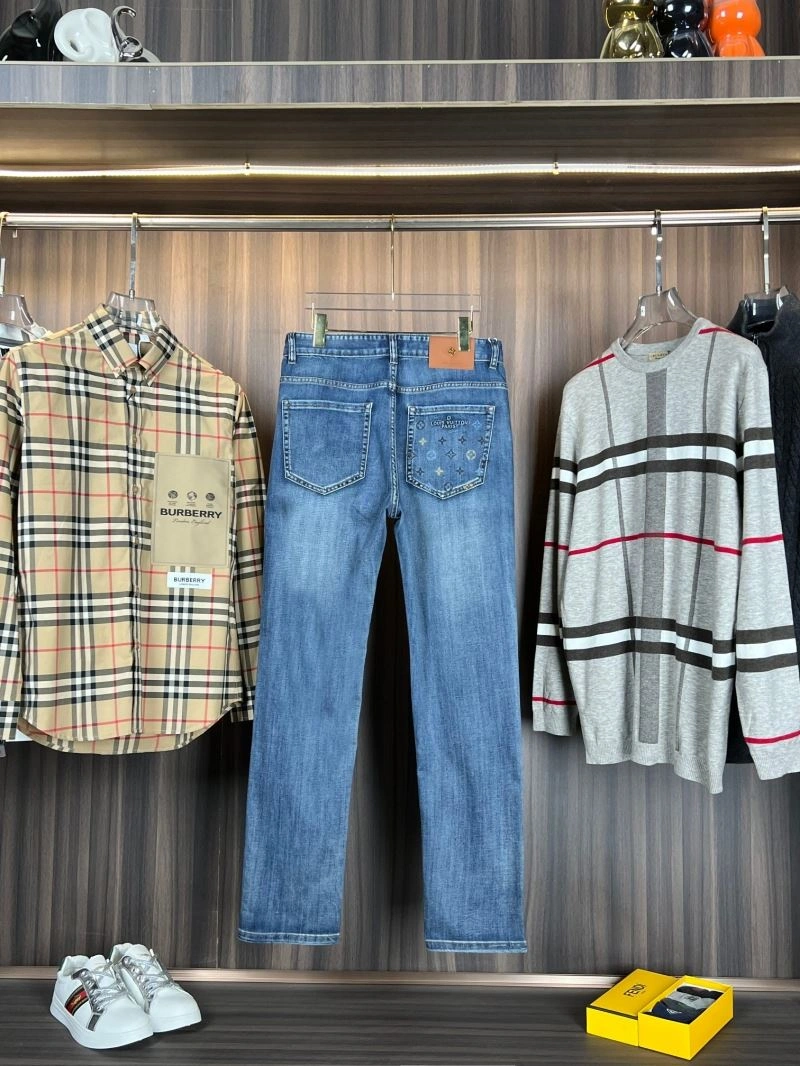 Louis Vuitton Jeans FashionForward 137895
