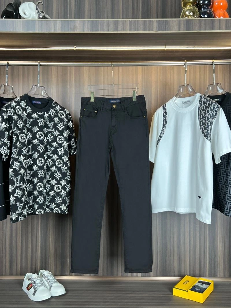 Sporty Louis Vuitton Jeans 136991