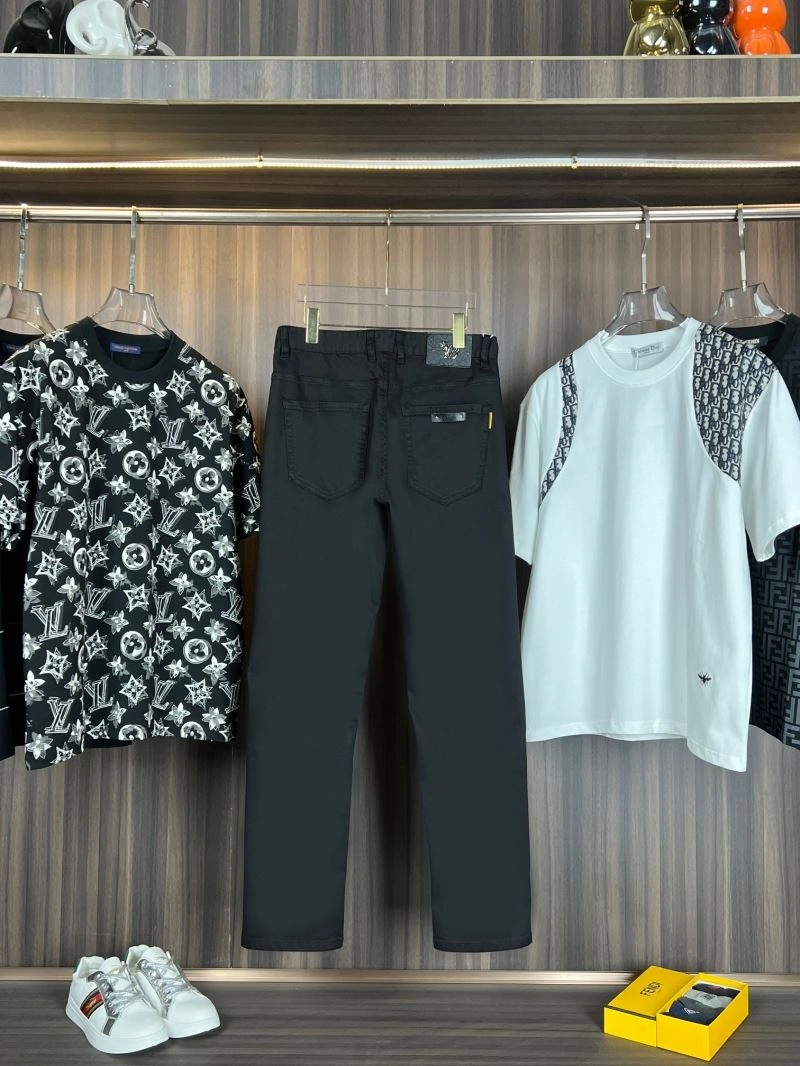 Sporty Louis Vuitton Jeans 136991
