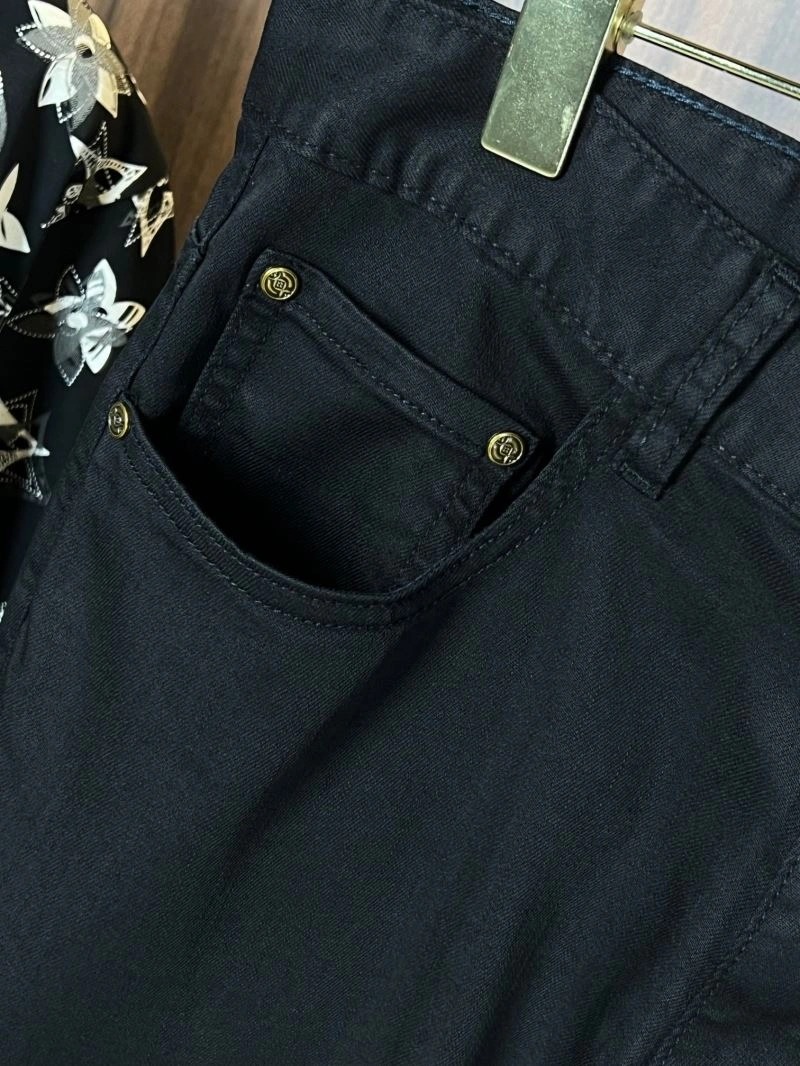 Sporty Louis Vuitton Jeans 136991