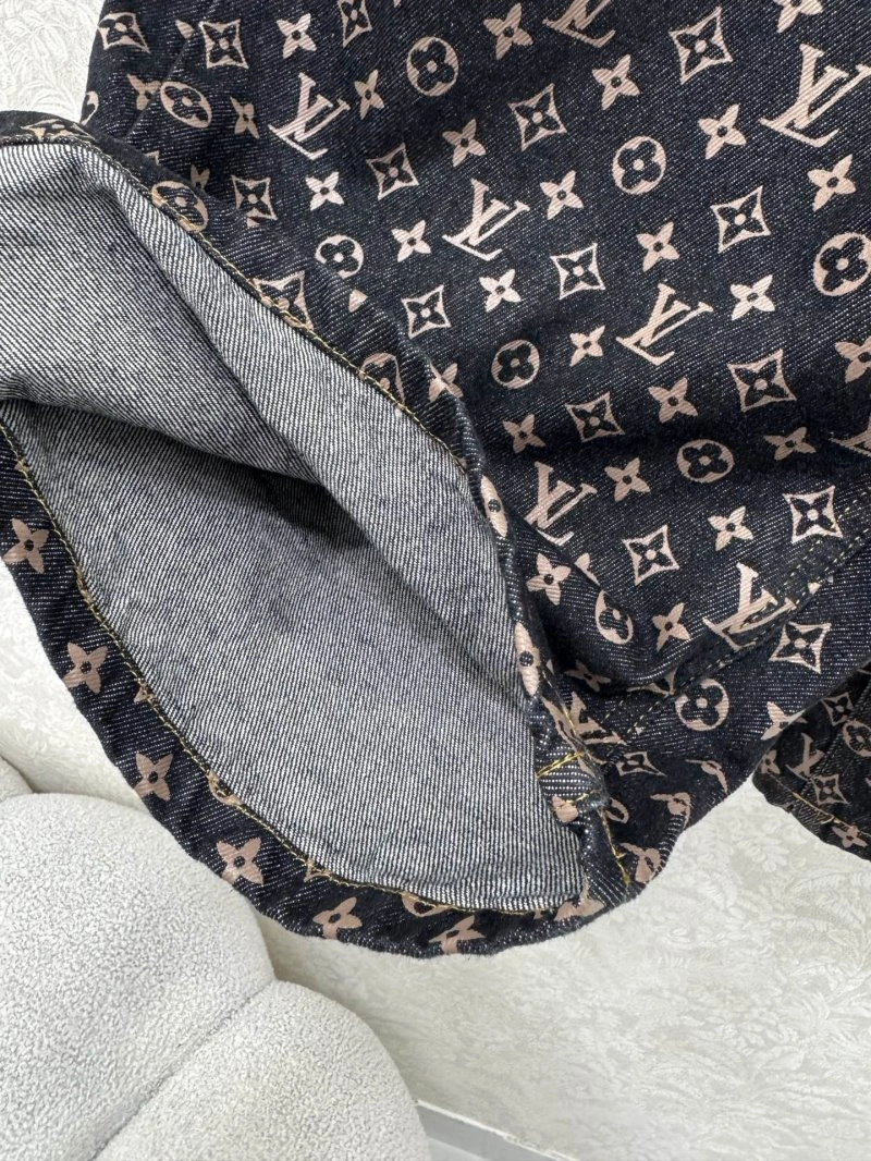 Minimalist Louis Vuitton Jeans 131803