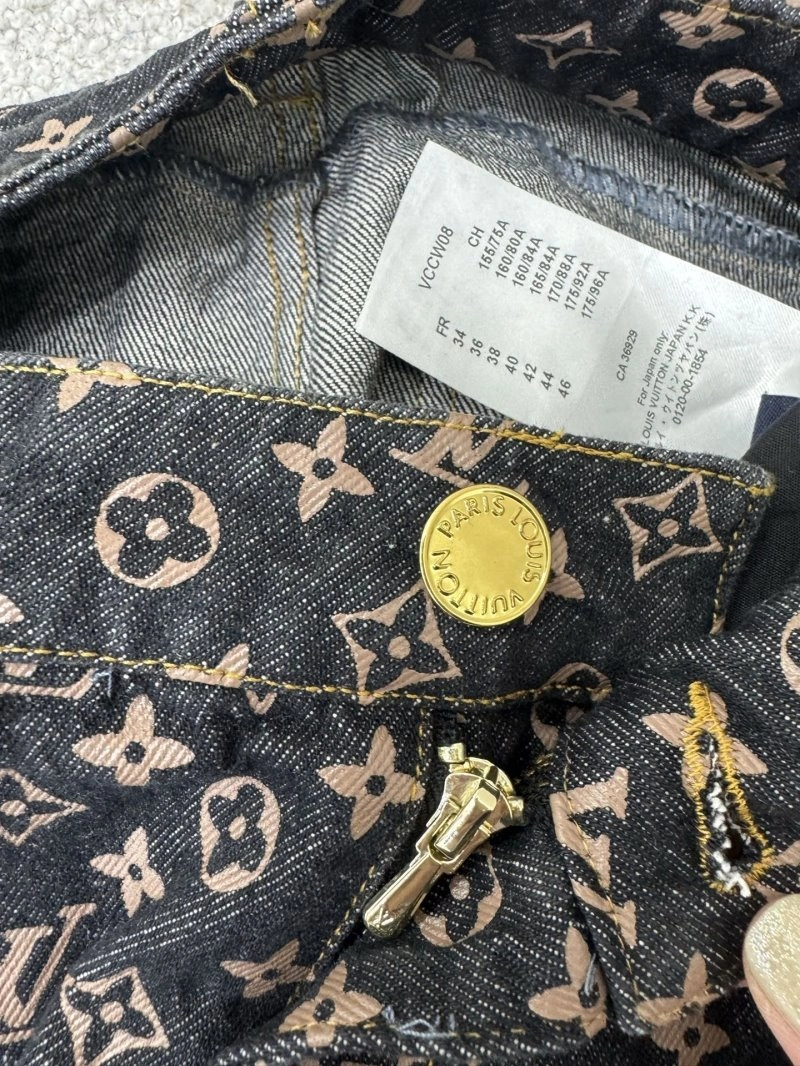 Minimalist Louis Vuitton Jeans 131803