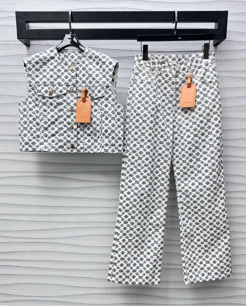 Supportive Louis Vuitton Jeans 130798