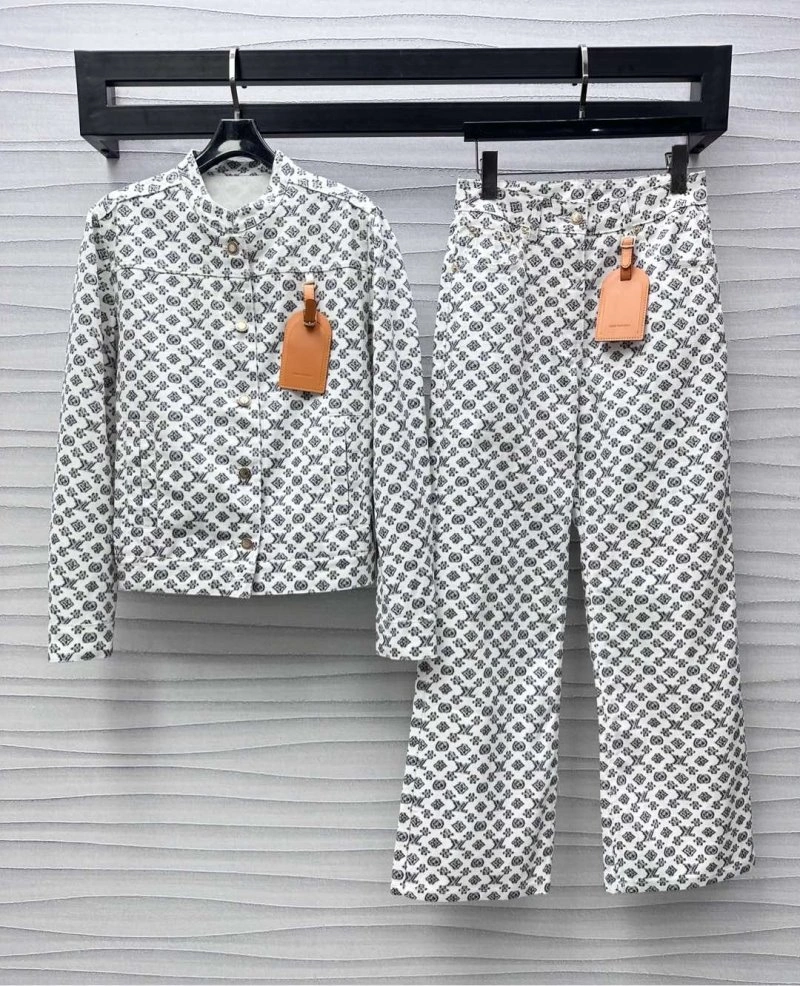 Supportive Louis Vuitton Jeans 130798