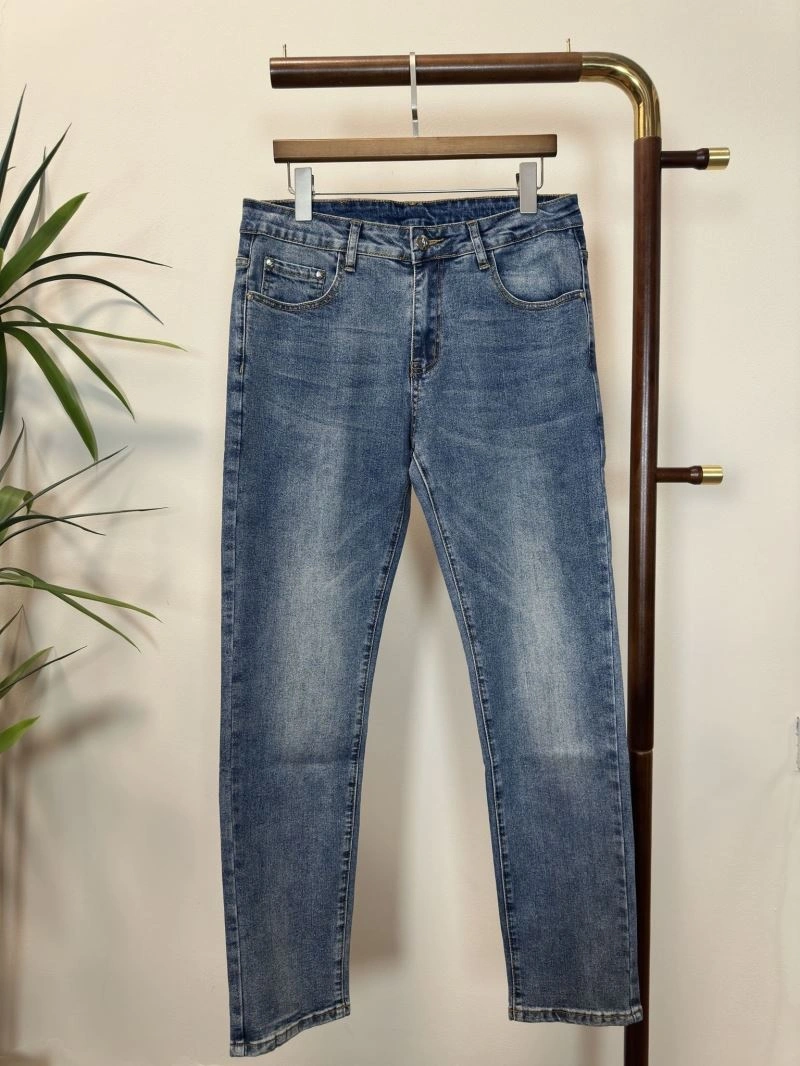 Breathable Louis Vuitton Jeans 136032