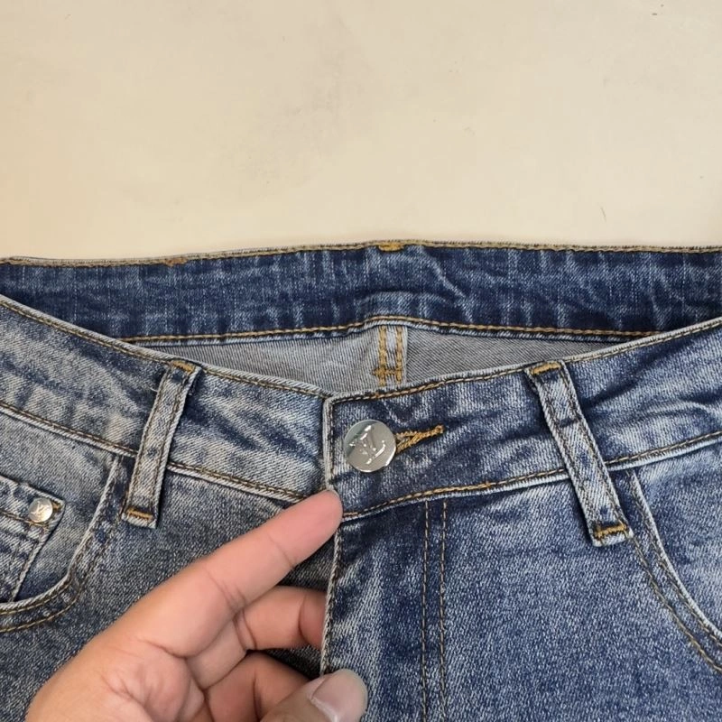 Breathable Louis Vuitton Jeans 136032