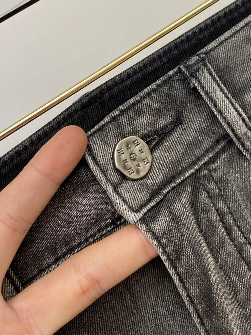 Supportive Louis Vuitton Jeans 136001