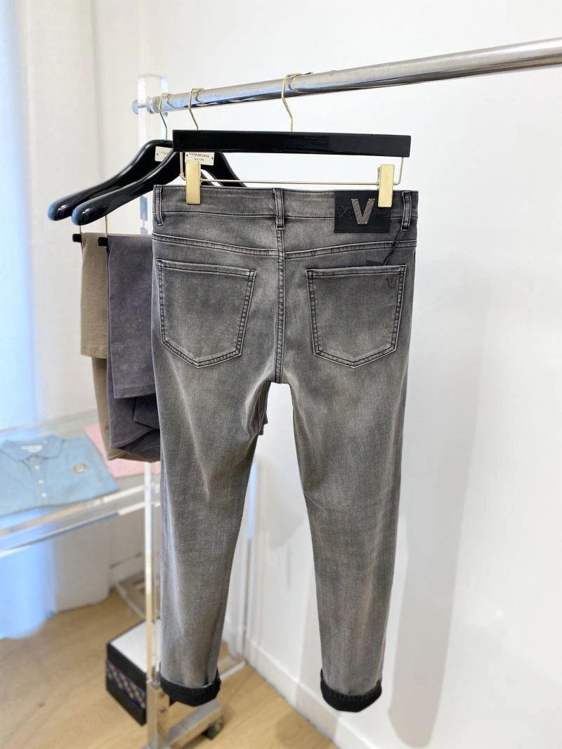 Supportive Louis Vuitton Jeans 136001