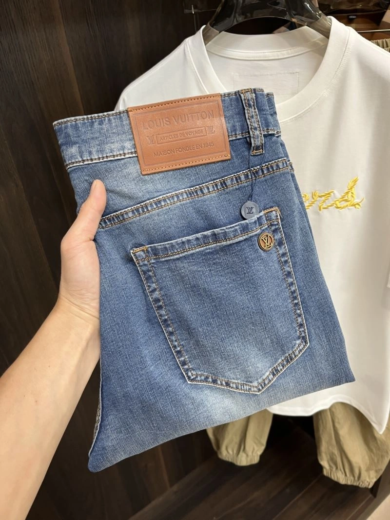 Seasonal Louis Vuitton Jeans 135945