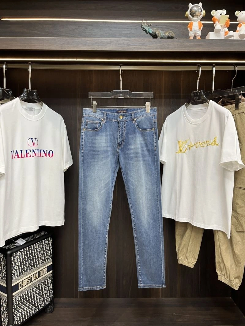 Seasonal Louis Vuitton Jeans 135945