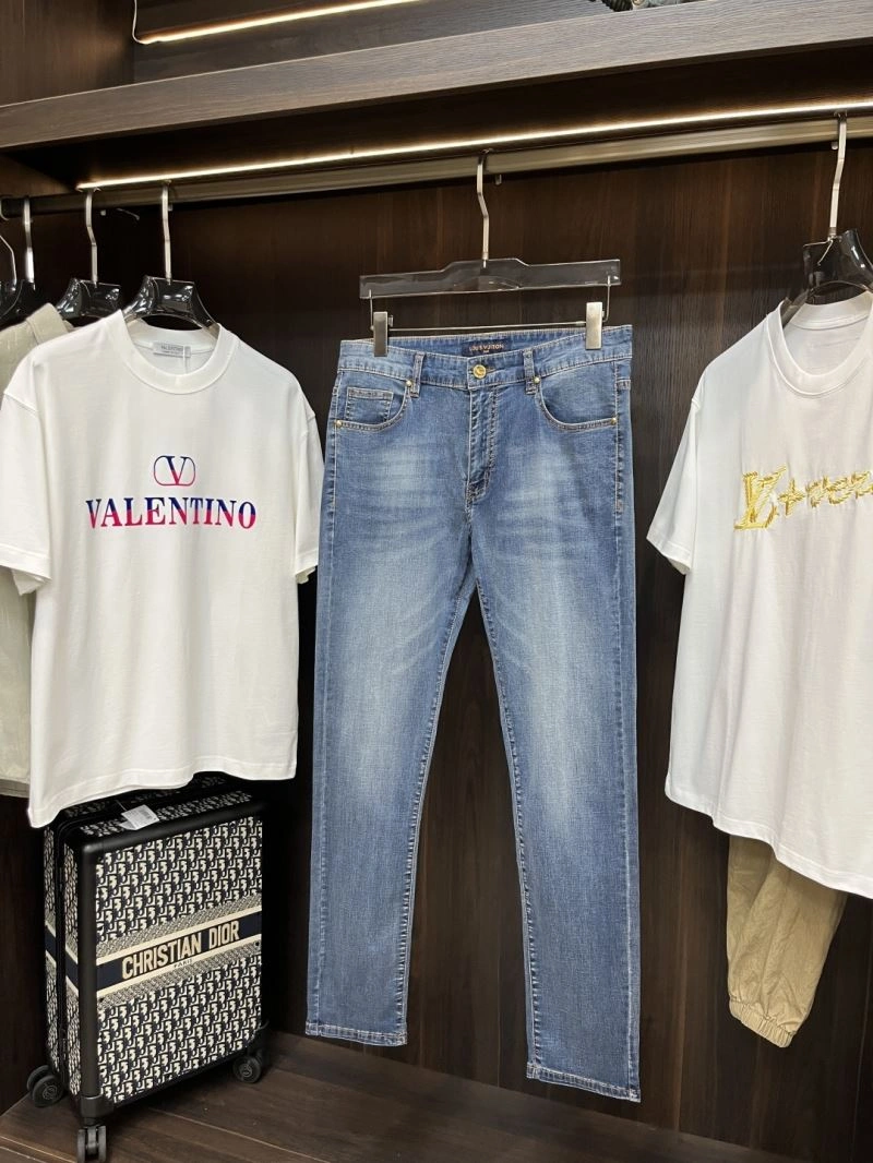 Seasonal Louis Vuitton Jeans 135945