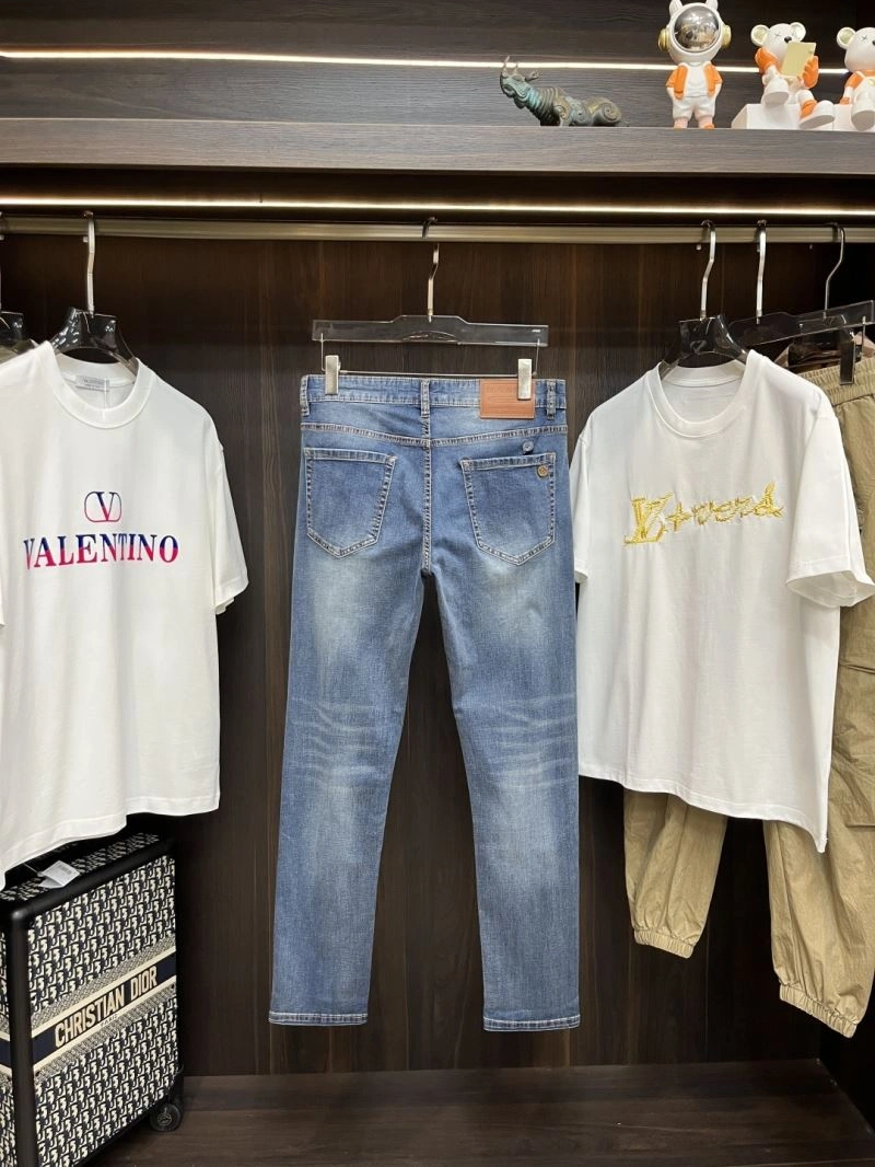 Seasonal Louis Vuitton Jeans 135945
