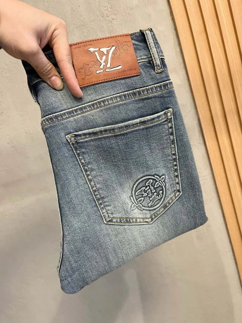 Unisex Louis Vuitton Jeans 135120