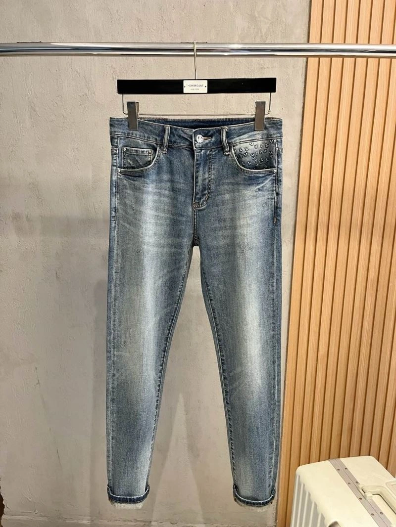 Unisex Louis Vuitton Jeans 135120
