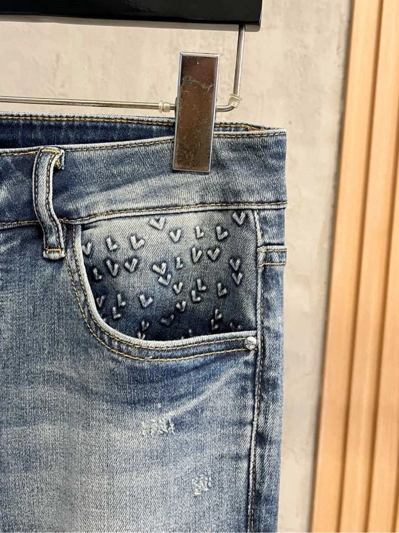 Unisex Louis Vuitton Jeans 135120