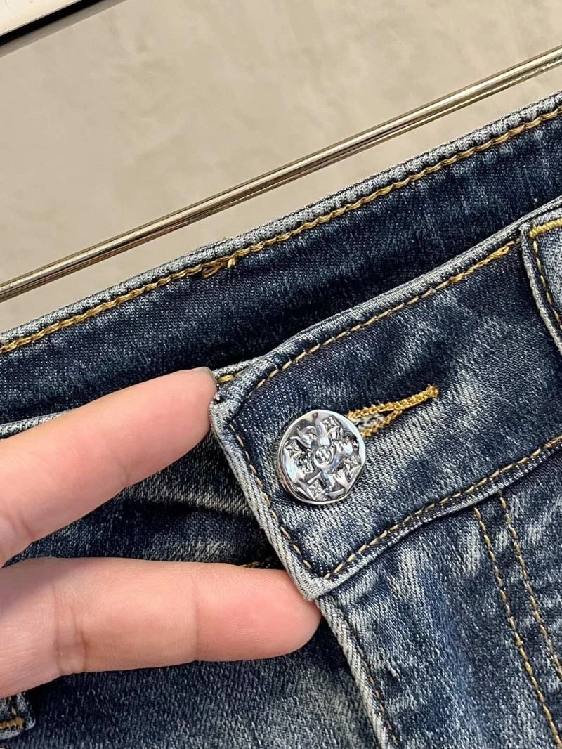 Unisex Louis Vuitton Jeans 135120