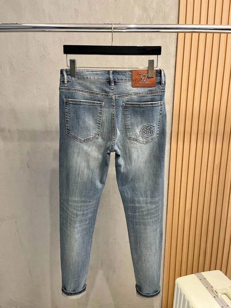 Unisex Louis Vuitton Jeans 135120