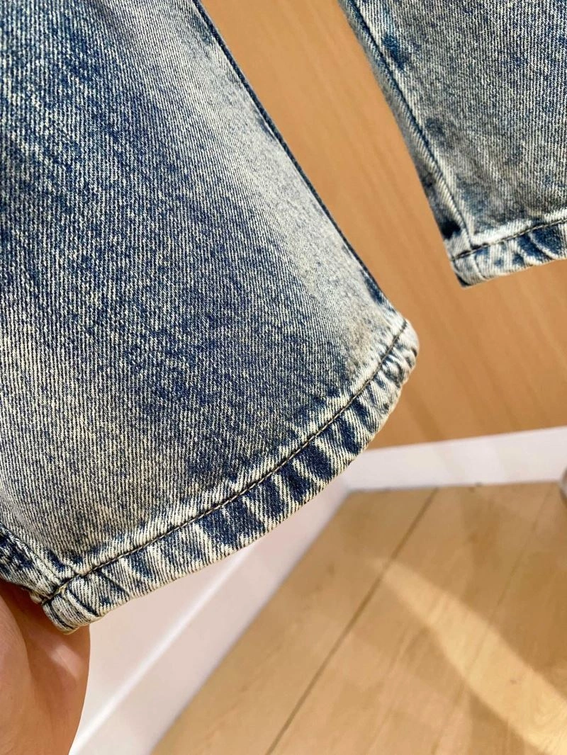 Snug Louis Vuitton Jeans 135127