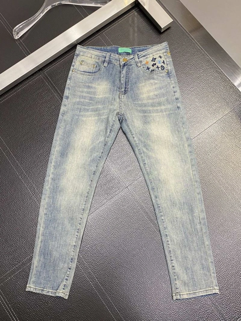Lightweight Louis Vuitton Jeans 135139