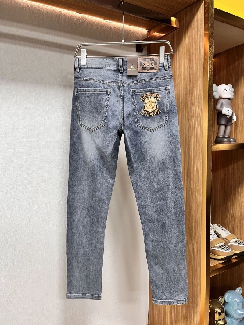 Louis Vuitton Jeans ModernLook 135080
