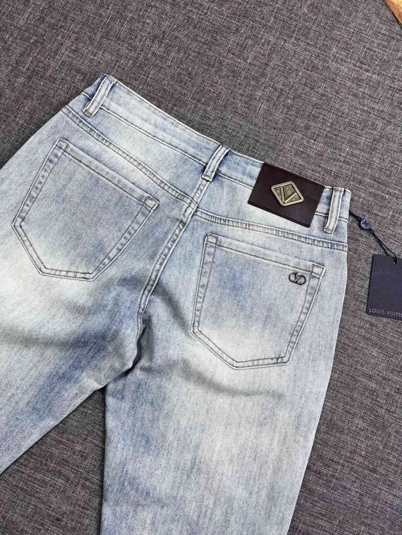 TechFriendly Louis Vuitton Jeans 134102