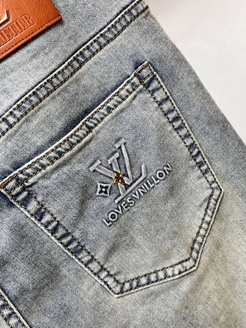 Effortless Louis Vuitton Jeans 134089