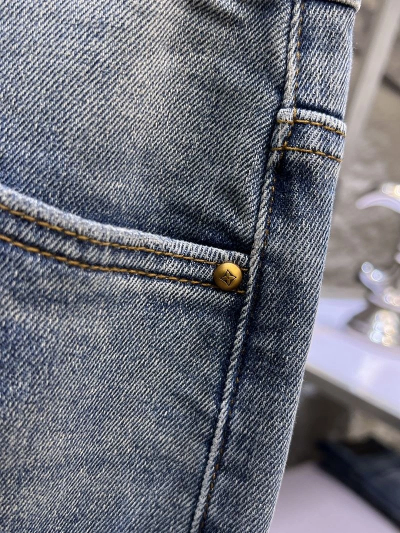 Effortless Louis Vuitton Jeans 133154