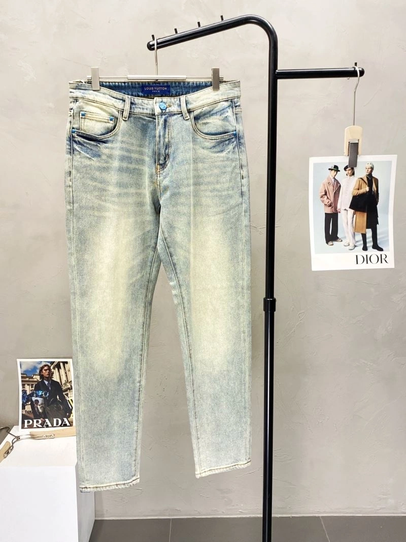 EyeCatching Louis Vuitton Jeans 133139