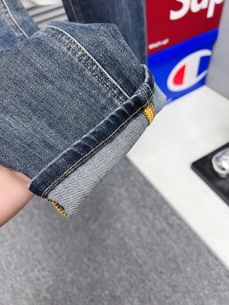 Seasonal Louis Vuitton Jeans 133097