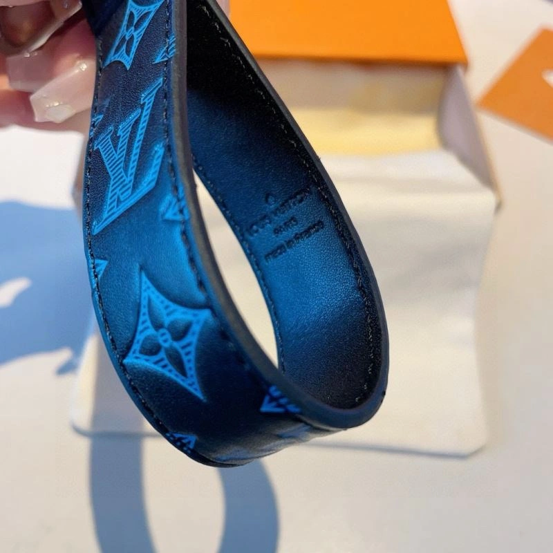 TechFriendly Louis Vuitton Keychains 266035