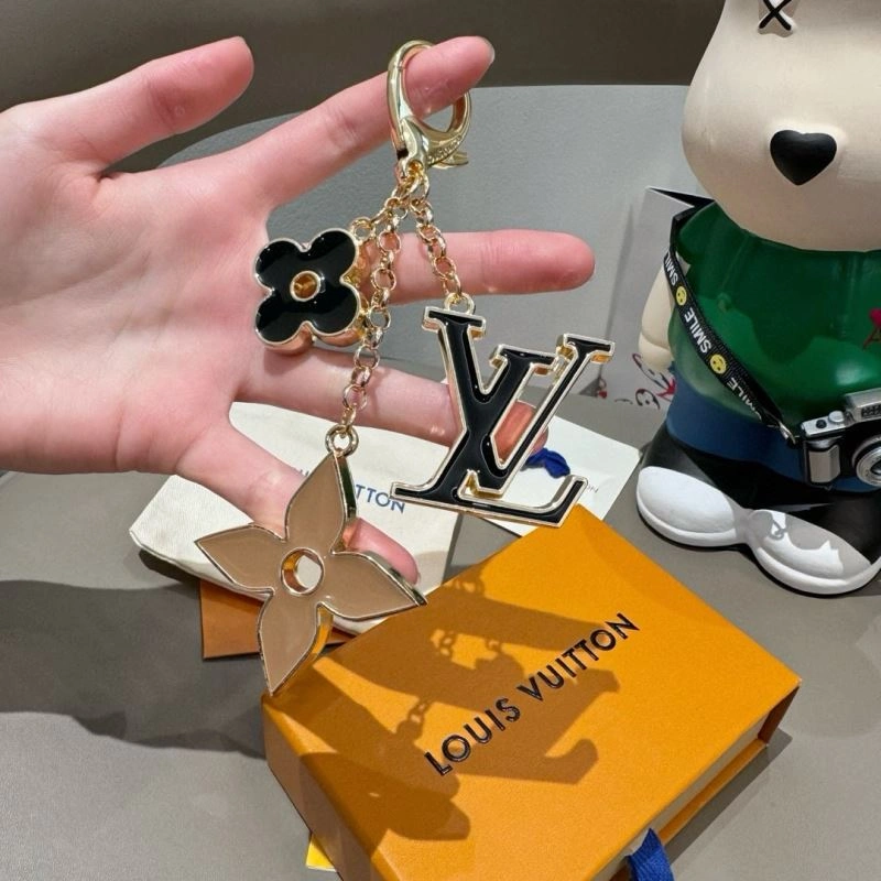 Louis Vuitton Keychains Snug 265970