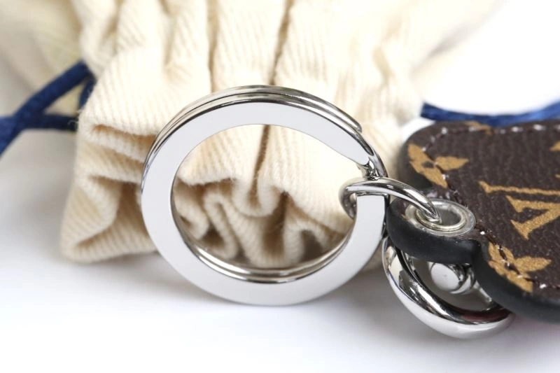ModernLook Louis Vuitton Keychains 267349