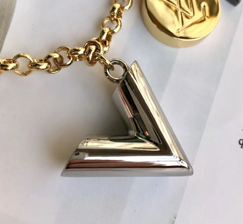 FashionForward Louis Vuitton Keychains 267108